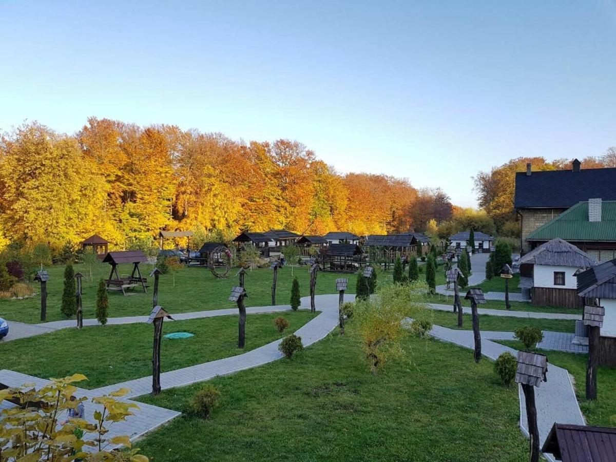 Orlyne Gnizdo Hotel Chernivtsi Bagian luar foto