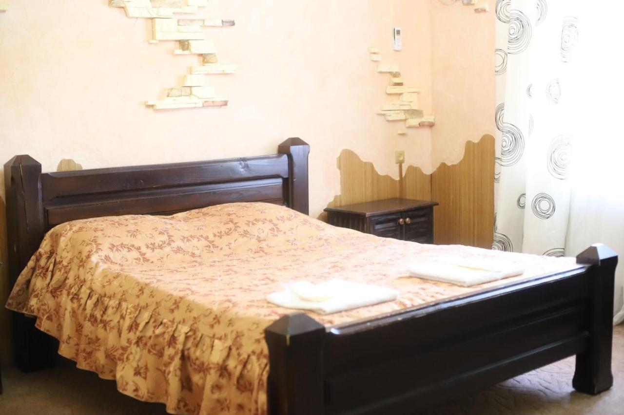 Orlyne Gnizdo Hotel Chernivtsi Bagian luar foto