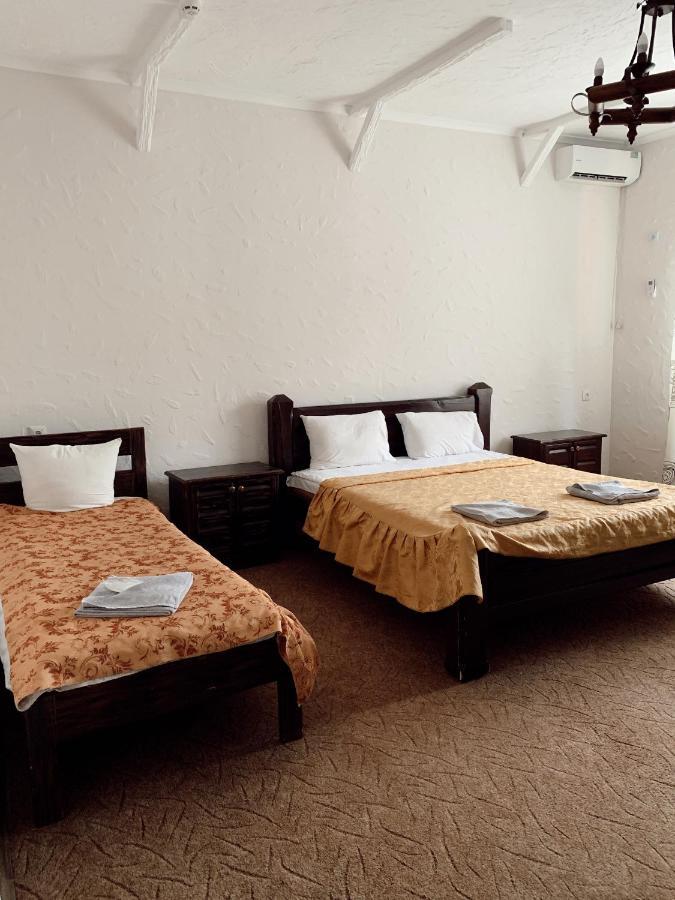 Orlyne Gnizdo Hotel Chernivtsi Bagian luar foto