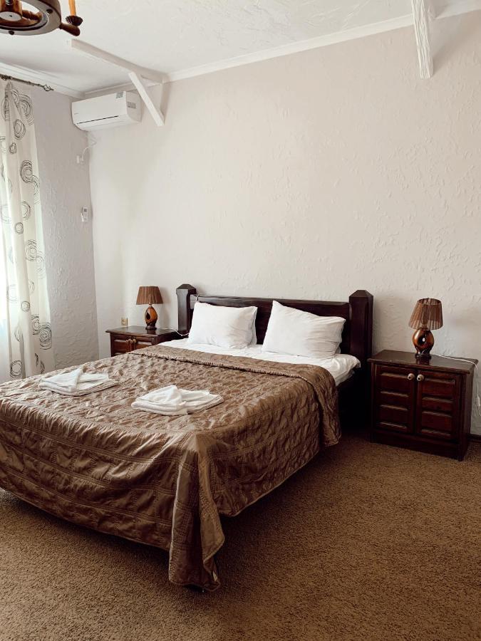Orlyne Gnizdo Hotel Chernivtsi Bagian luar foto