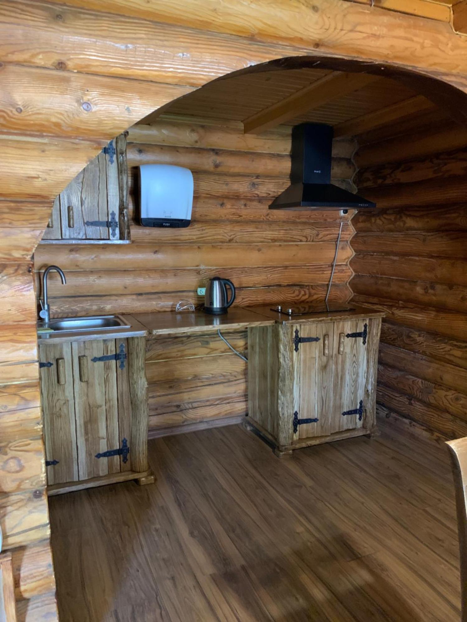 Orlyne Gnizdo Hotel Chernivtsi Bagian luar foto