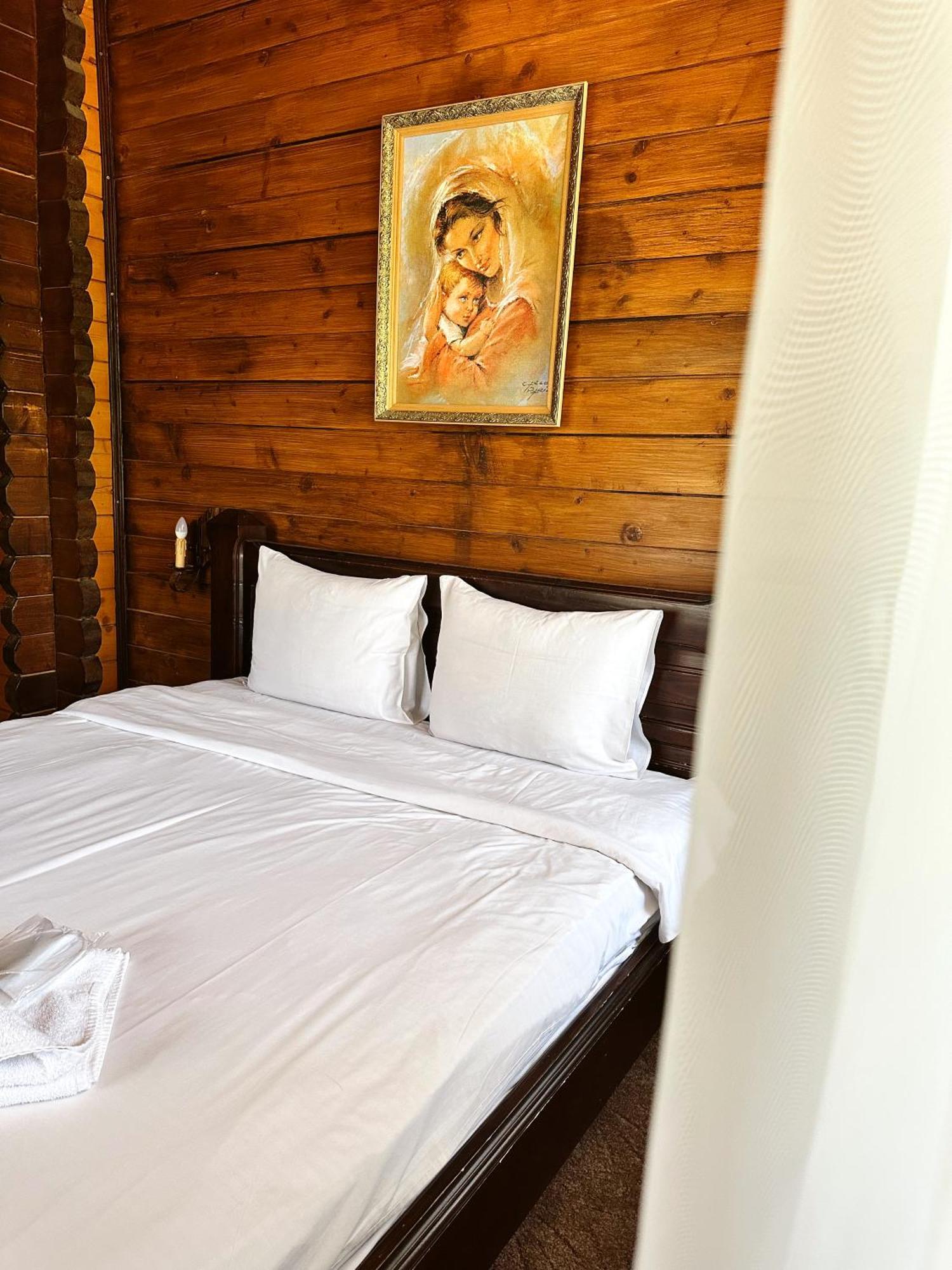 Orlyne Gnizdo Hotel Chernivtsi Bagian luar foto