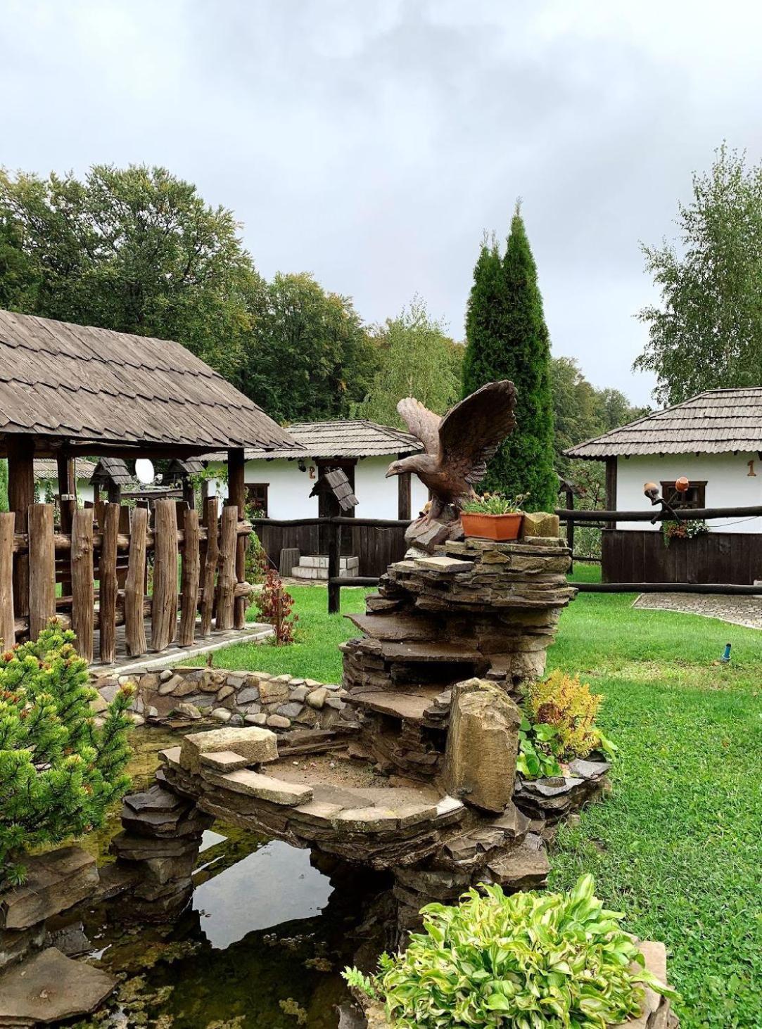 Orlyne Gnizdo Hotel Chernivtsi Bagian luar foto