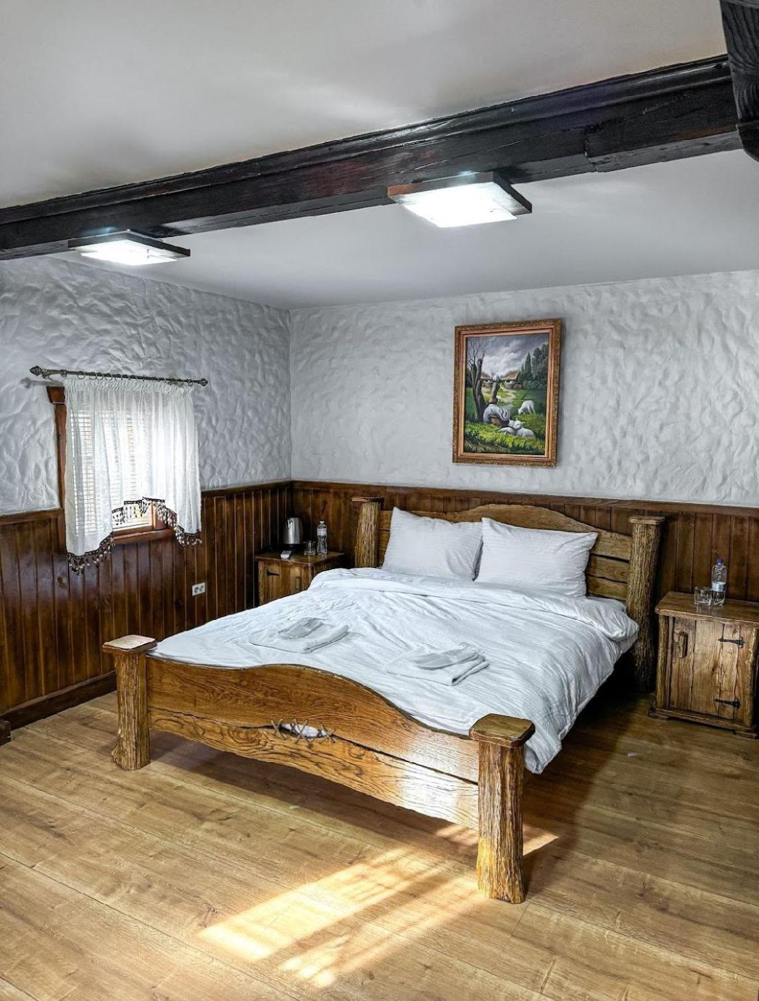 Orlyne Gnizdo Hotel Chernivtsi Ruang foto
