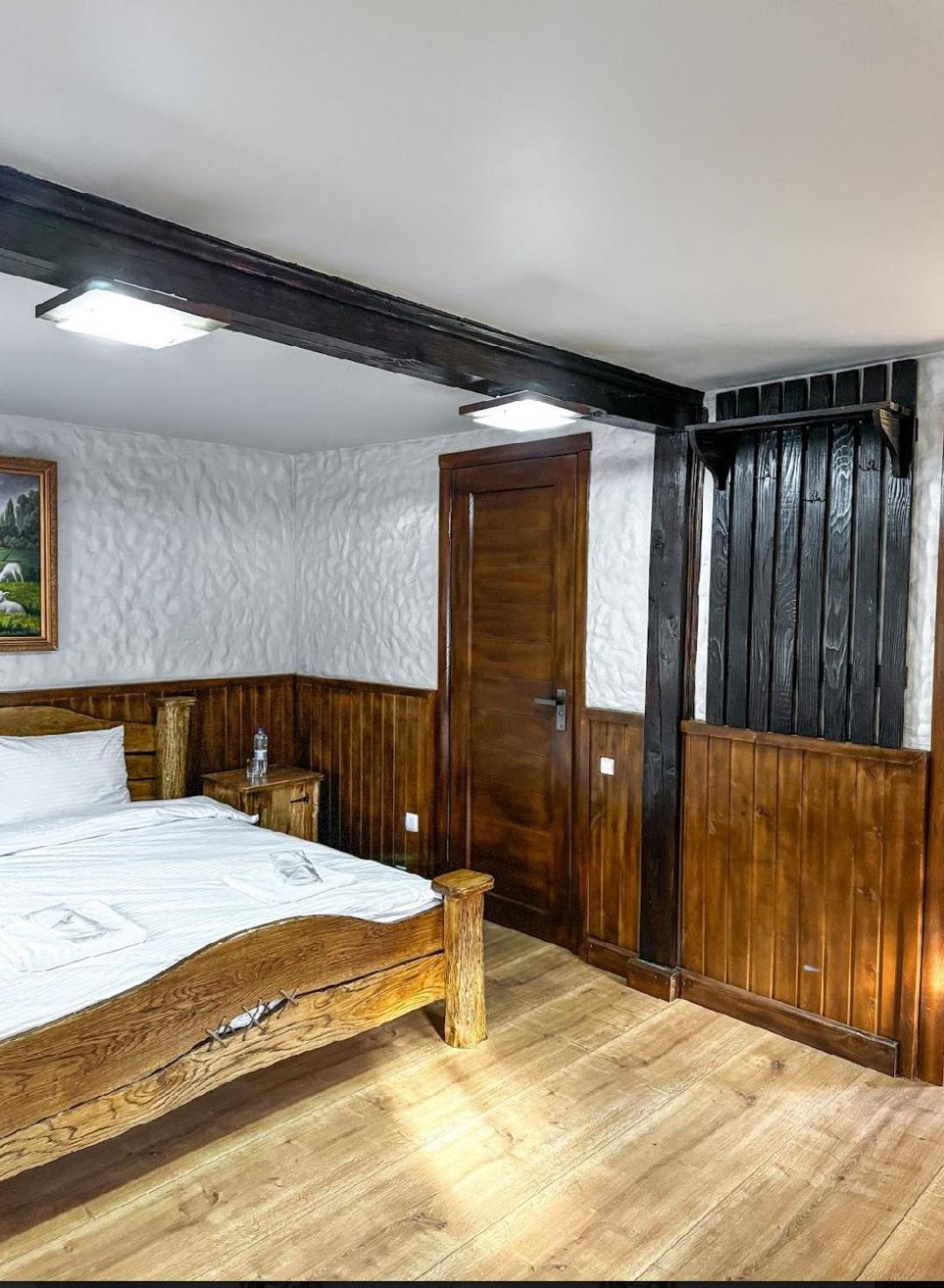 Orlyne Gnizdo Hotel Chernivtsi Ruang foto